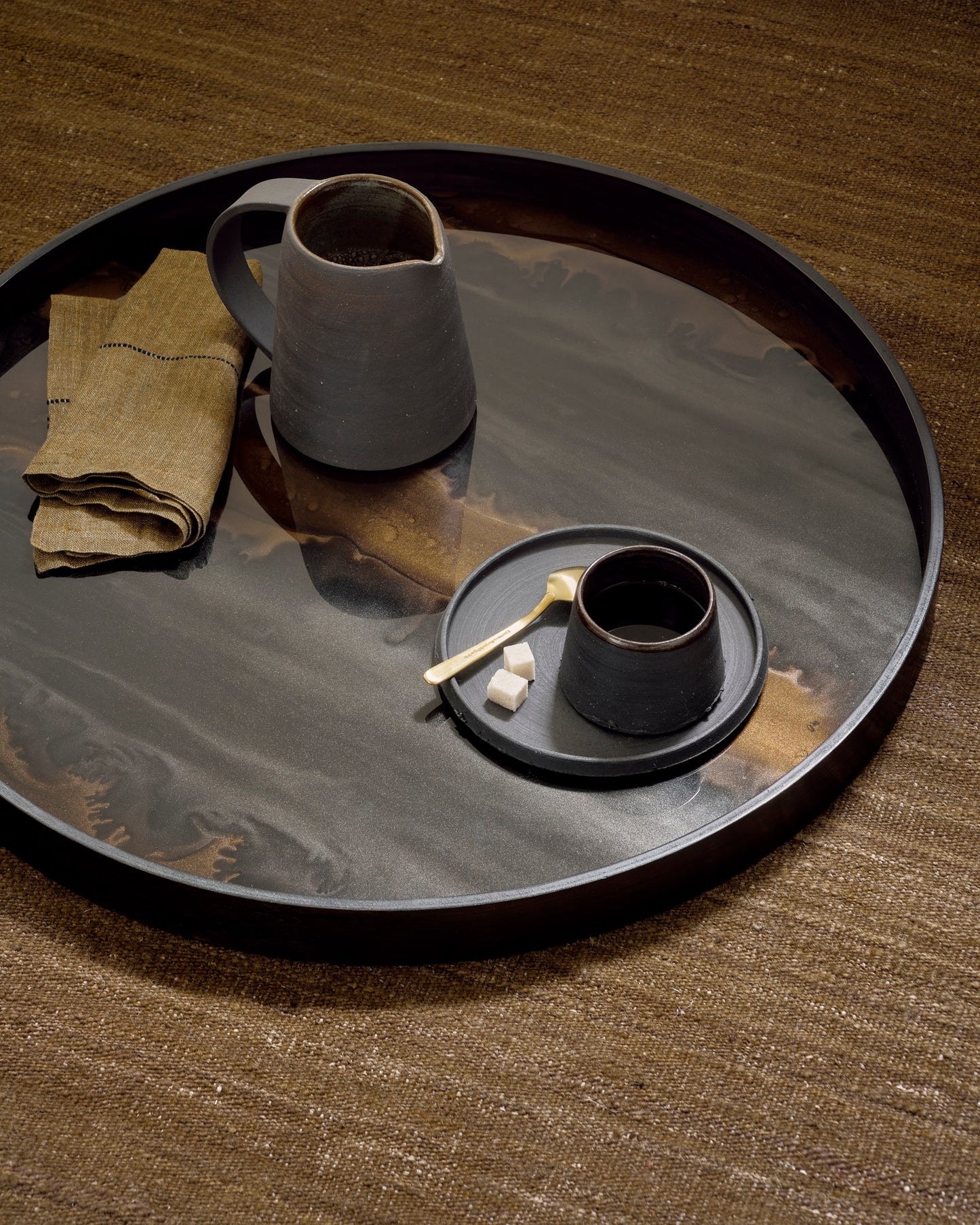 Plateau Bronze Rond en Verre Organique 63cm - Ethnicraft