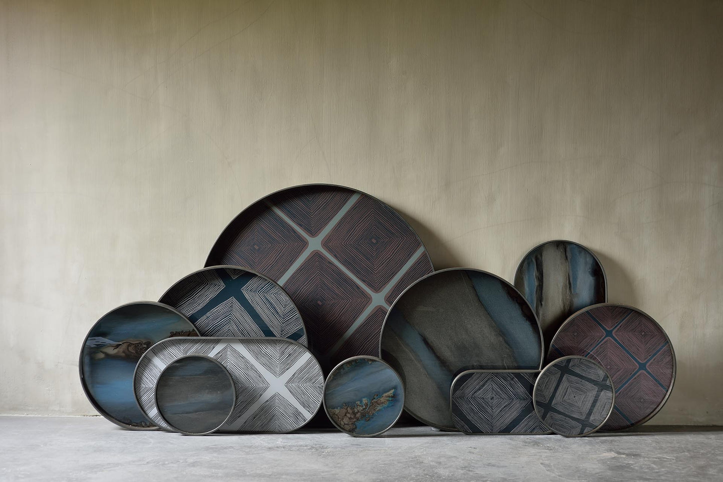 Plateau en Verre Organique Graphite 61 CM - Ethnicraft