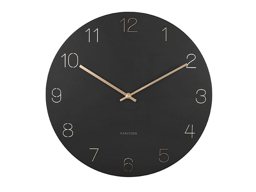 Horloge Murale Charm avec Chiffres Gravés (2 tailles) - Present Time