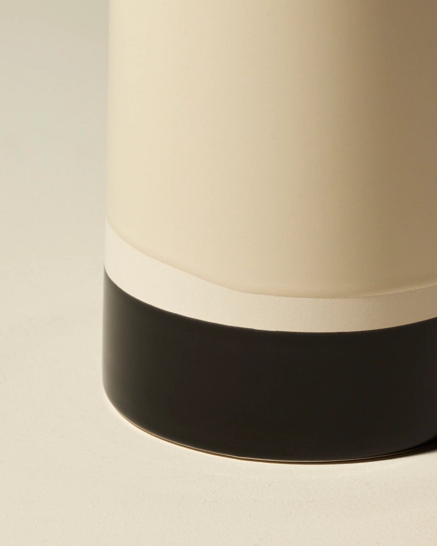 Lampe Sicilia en Céramique Écru/Noir - Maison Sarah Lavoine