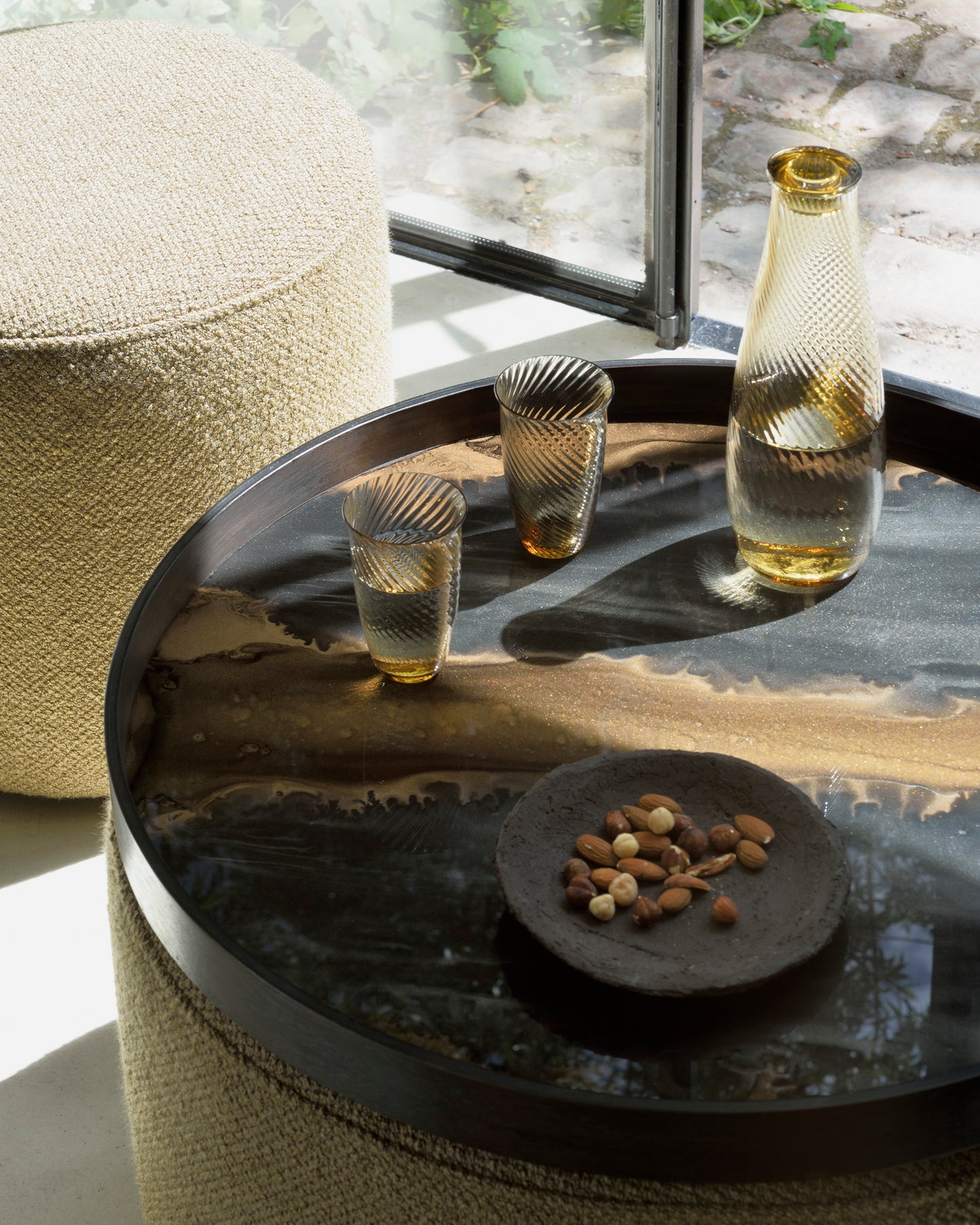Plateau Bronze Rond en Verre Organique 63cm - Ethnicraft