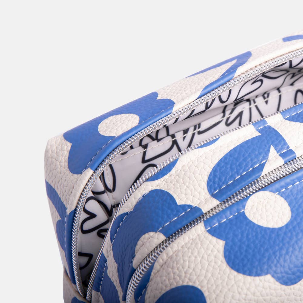 Trousse de Toilette XL aux Motifs de Fleurs Bleues - Caroline Gardner