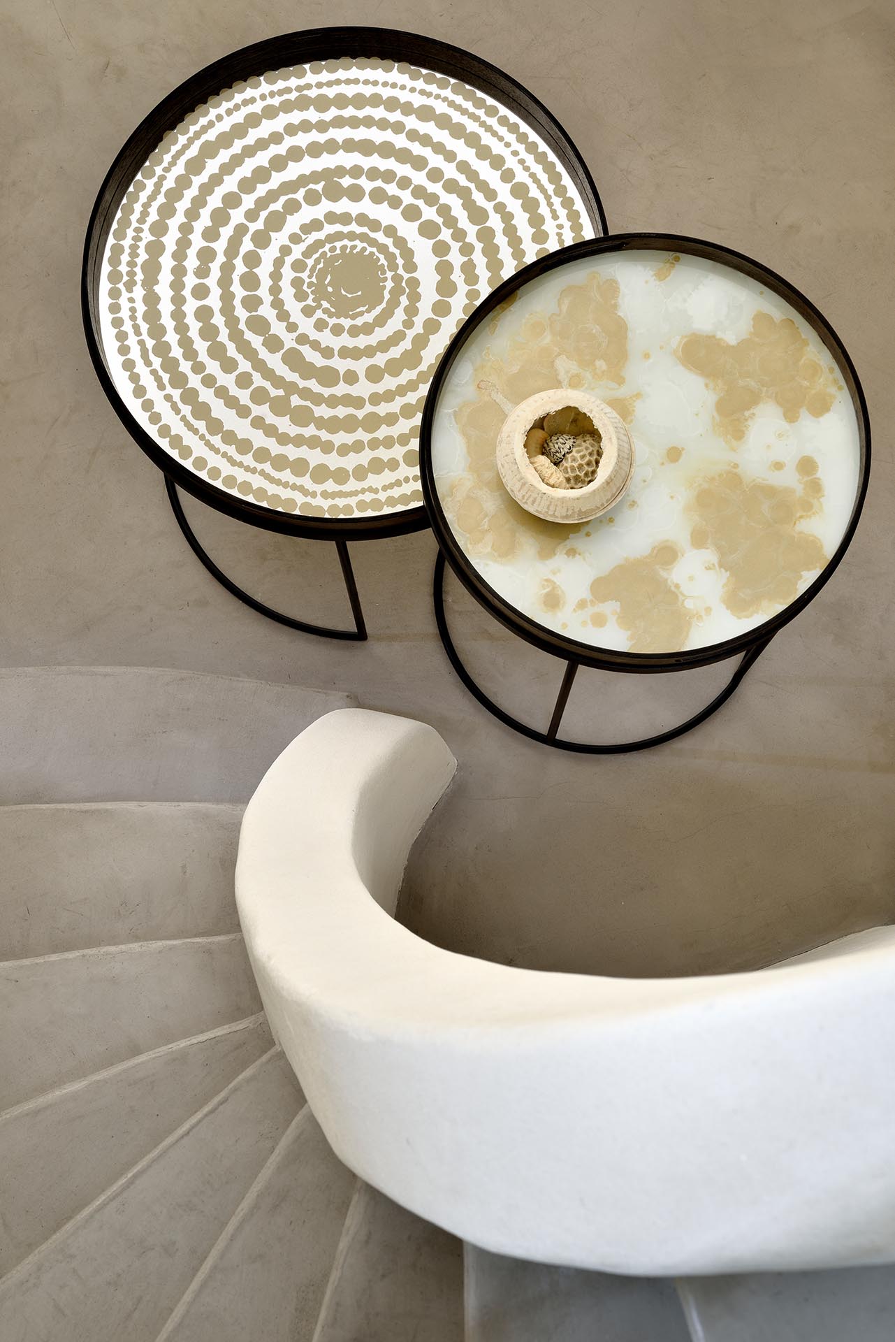 Plateau Miroir en Verre à Pois Dorés D.61 cm - Ethnicraft