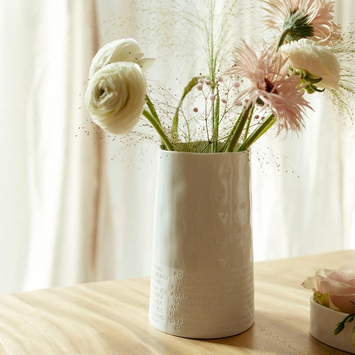 Vase ou Pot en Porcelaine Gaufrée Poème Blanc  - Räder