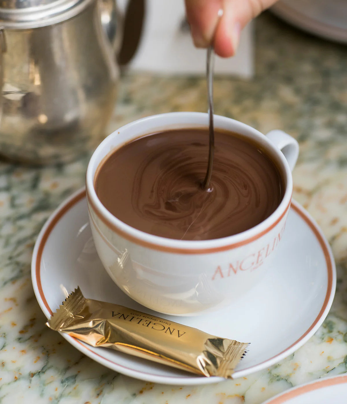 Boîte en Fer de Crêpes-Dentelle au Chocolat Noir - Angelina