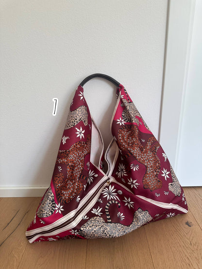 Sac Foulard Large avec Poignée en Cuir Véritable Motifs Félins - Une Autre Maison