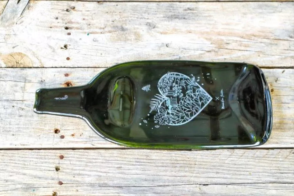 Planche de Présentation Bouteille Vin Upcyclé Coeur - Plates & Culottées