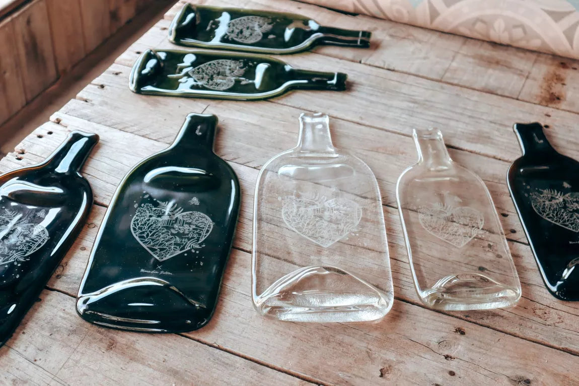Planche de Présentation Bouteille Vin Upcyclé Coeur - Plates & Culottées
