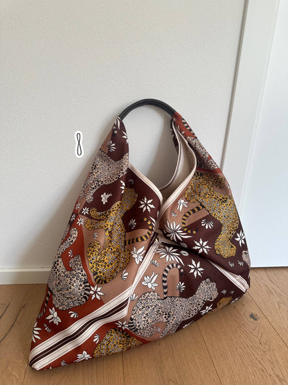 Sac Foulard Large avec Poignée en Cuir Véritable Motifs Félins - Une Autre Maison