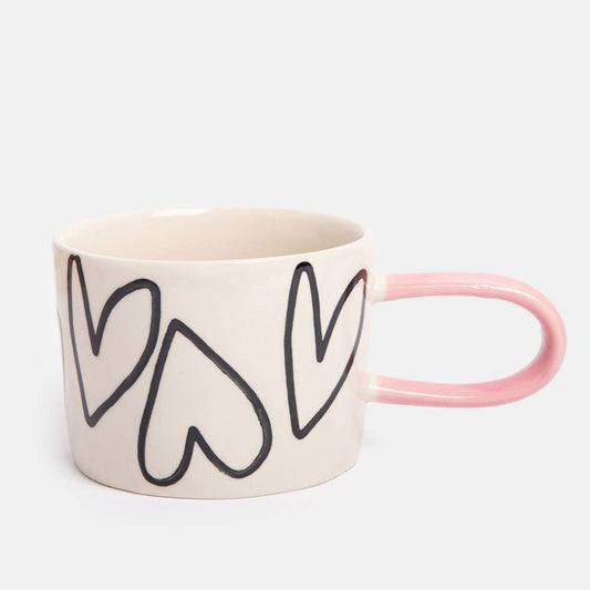 Mug en céramique à contour mono avec grands cœurs