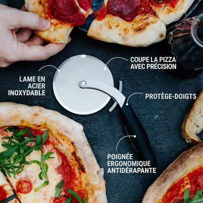 Roulette à Pizza avec Dough Docker Pique-Pâte - Microplane