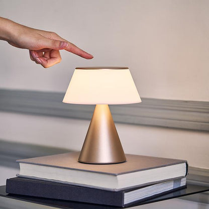 Lampe De Chevet LED LUMA L, Grande Lampe De Table Sans Fil Tactile Avec Variateur Dintensit Et Synchronisation Multi Lampes 9 Couleurs De Lumire Re Rouge F1aecc84 D5f4 58ff 9448 0f1a11919116 Lampe De Chevet LED LUMA L, Grande Lampe De Table Sans Fil Tactile Avec Variateur Dintensit Et Synchronisation Multi Lampes 9 Couleurs De Lumire Re Rouge F1aecc84 D5f4 58ff 9448 0f1a11919116