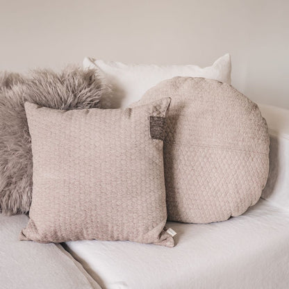 Coussin Vigogne Motifs Nid d'Abeille 50x50 cm - Bedandphilosophy