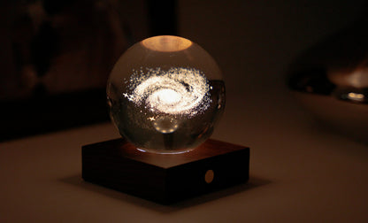 Lampe en Cristal Gravé avec Socle en Noyer - Gingko