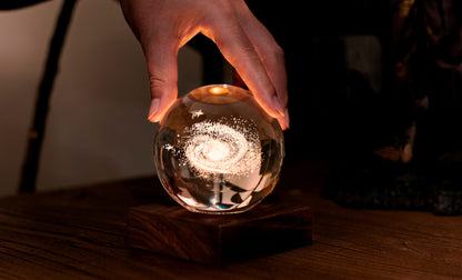 Lampe en Cristal Gravé avec Socle en Noyer - Gingko