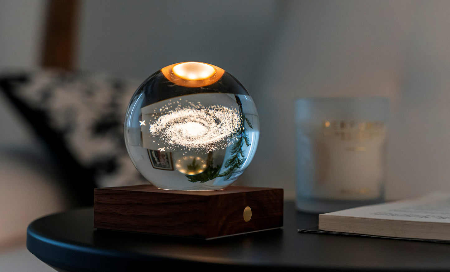 Lampe en Cristal Gravé avec Socle en Noyer - Gingko