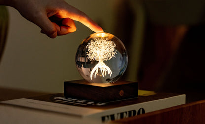Lampe en Cristal Gravé avec Socle en Noyer - Gingko