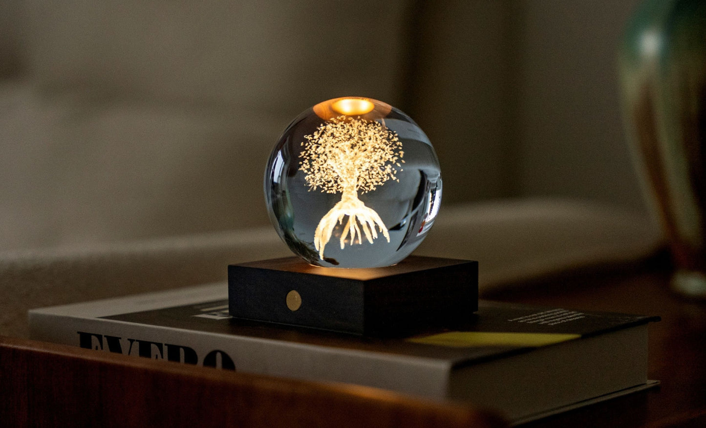 Lampe en Cristal Gravé avec Socle en Noyer - Gingko