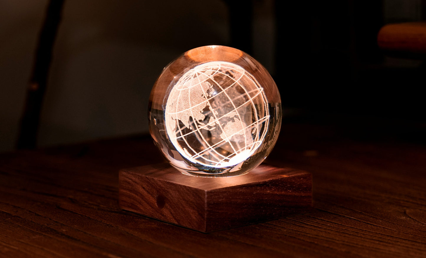 Lampe en Cristal Gravé avec Socle en Noyer - Gingko