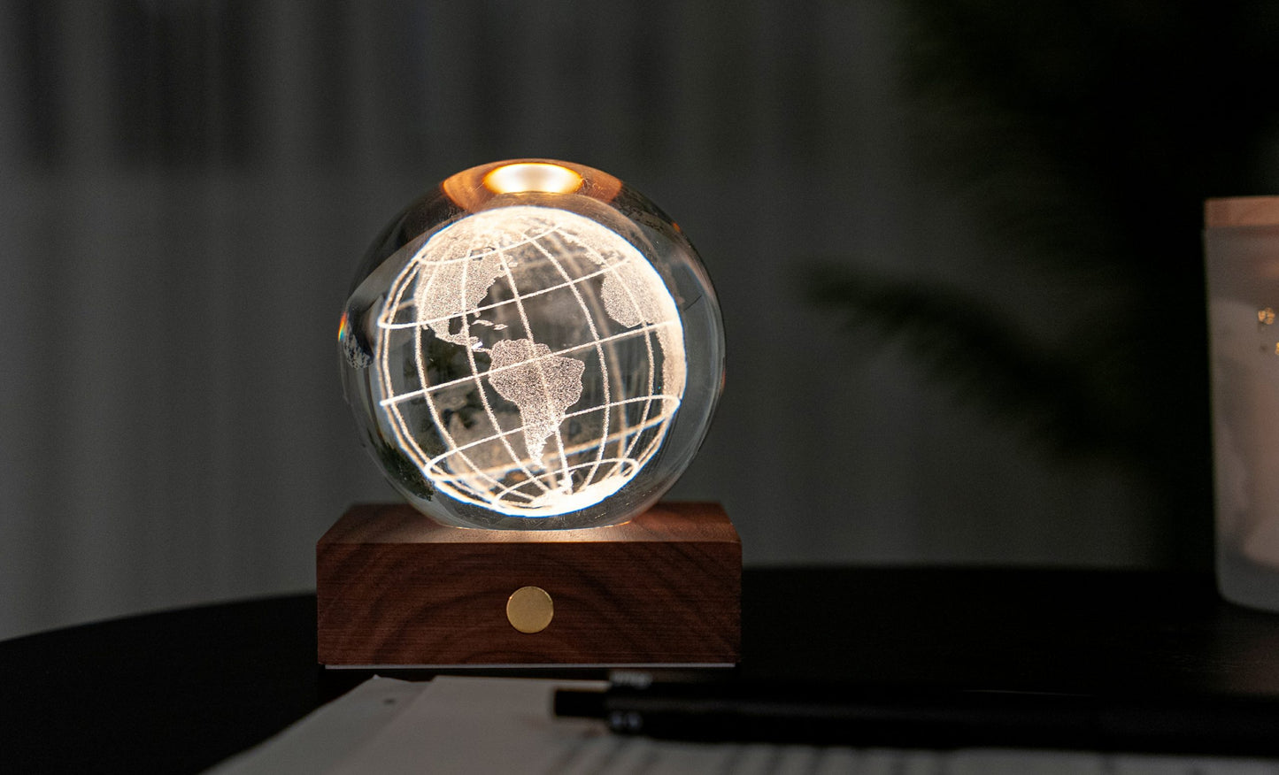 Lampe en Cristal Gravé avec Socle en Noyer - Gingko
