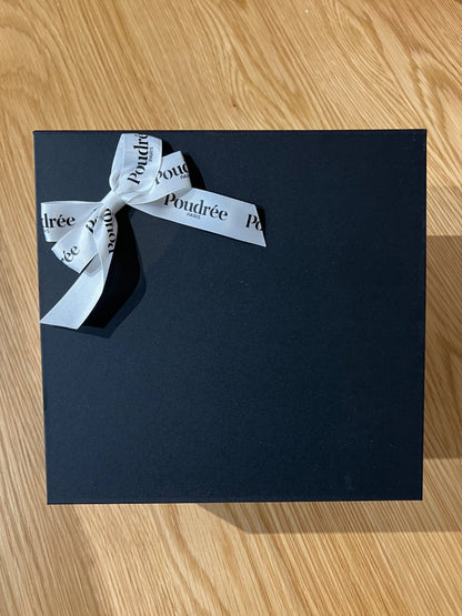 Coffret Bougie Parfumée en Perle - Poudrée Paris