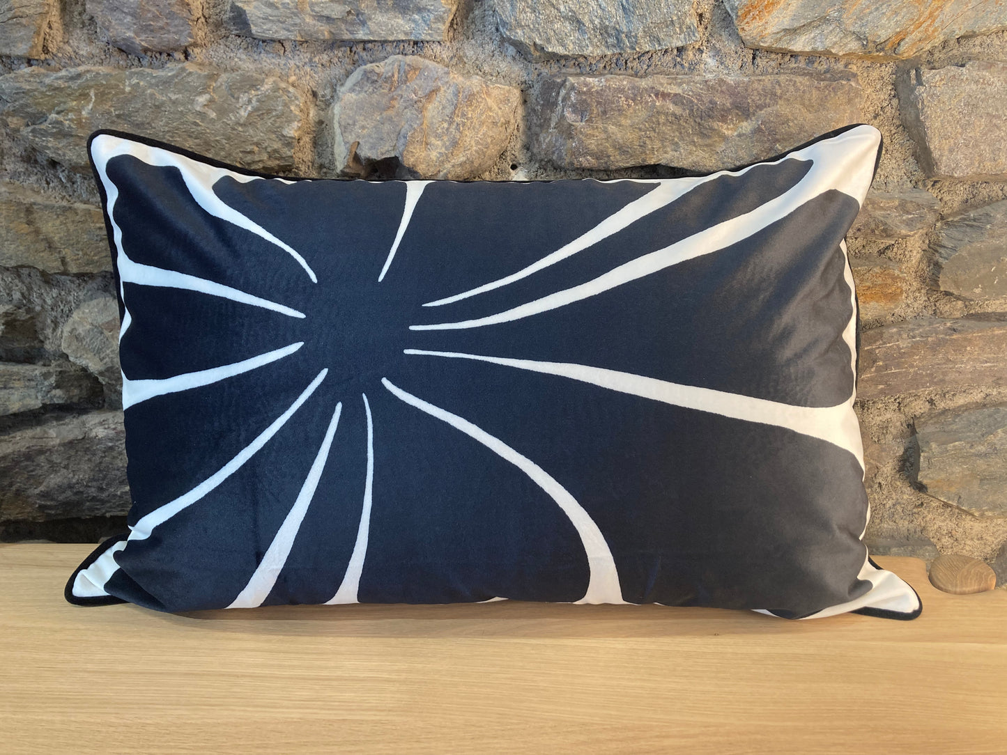 Housse de Coussin Fleur Noire et Blanche - Podevache