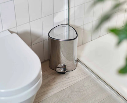 Poubelle de Salle de Bain Angulaire 5L - Joseph Joseph