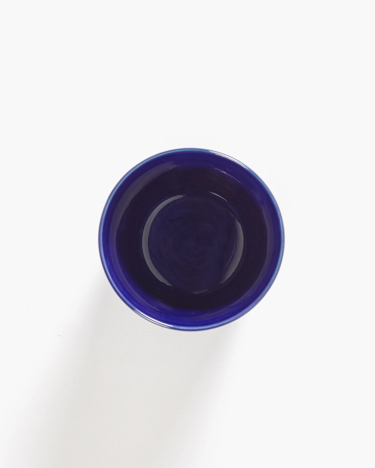 Tasse à thé Serax 33cl bleu foncé à rayures blanches