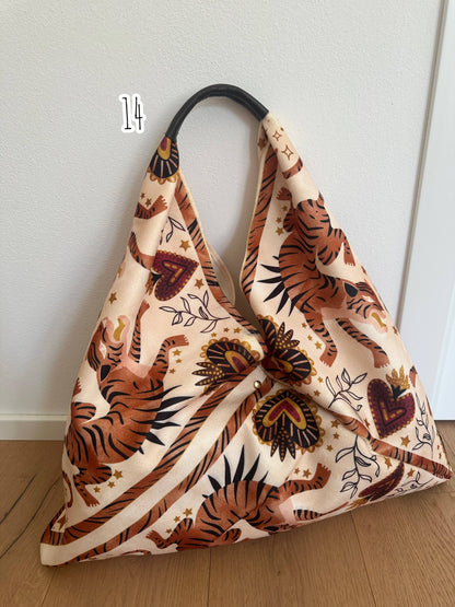 Sac Foulard Large avec Poignée en Cuir Véritable Motifs Félins - Une Autre Maison
