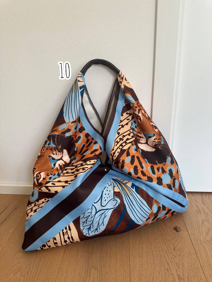 Sac Foulard Large avec Poignée en Cuir Véritable Motifs Félins - Une Autre Maison
