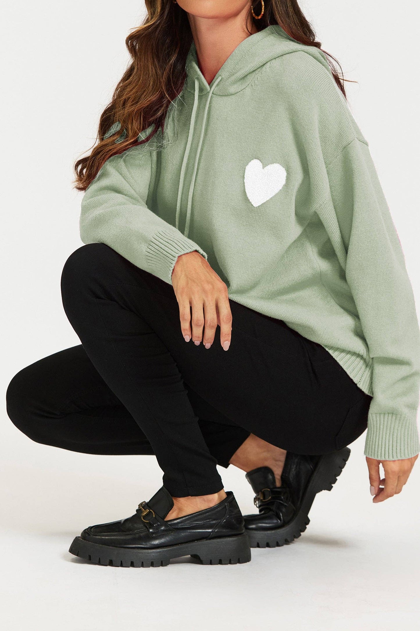 Sweat à capuche avec broderie cœur en vert olive