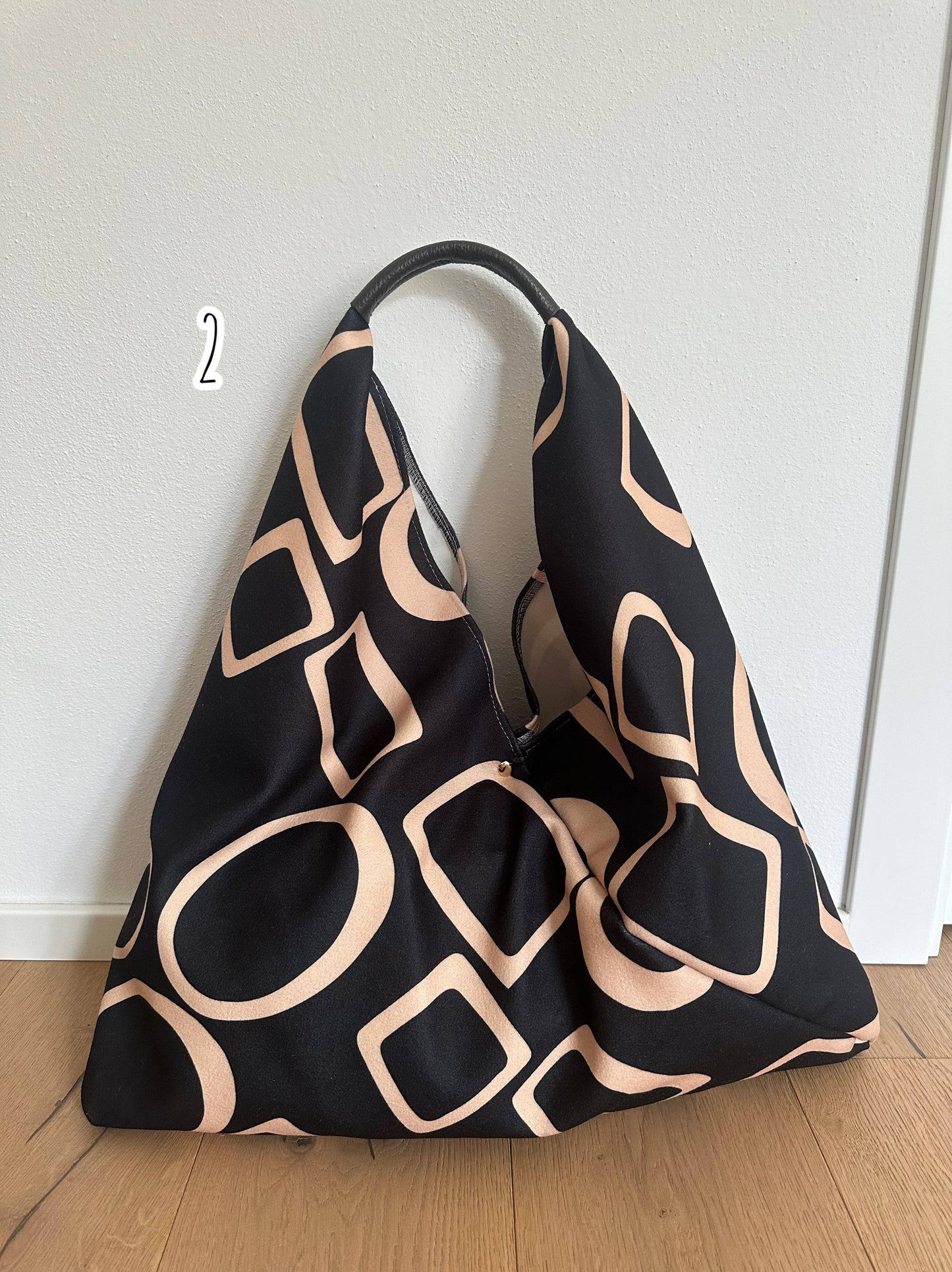 Sac Foulard Large avec Poignée en Cuir Véritable Motifs Félins - Une Autre Maison