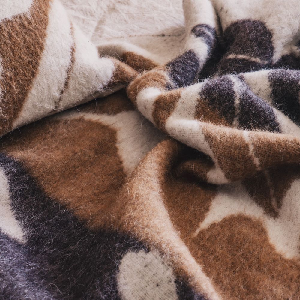 Plaid Fleuris en Laine Madonne Cacao 138x220 cm - Bedandphilosophy