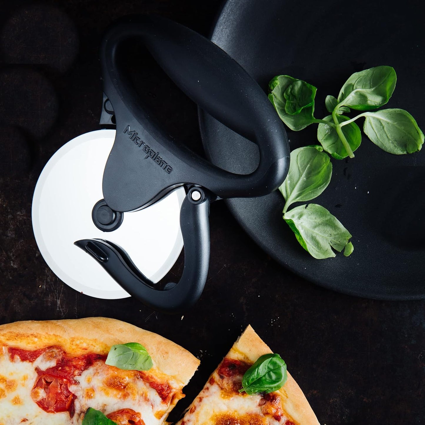 Roulette à Pizza avec Manche Ergonomique - Microplane