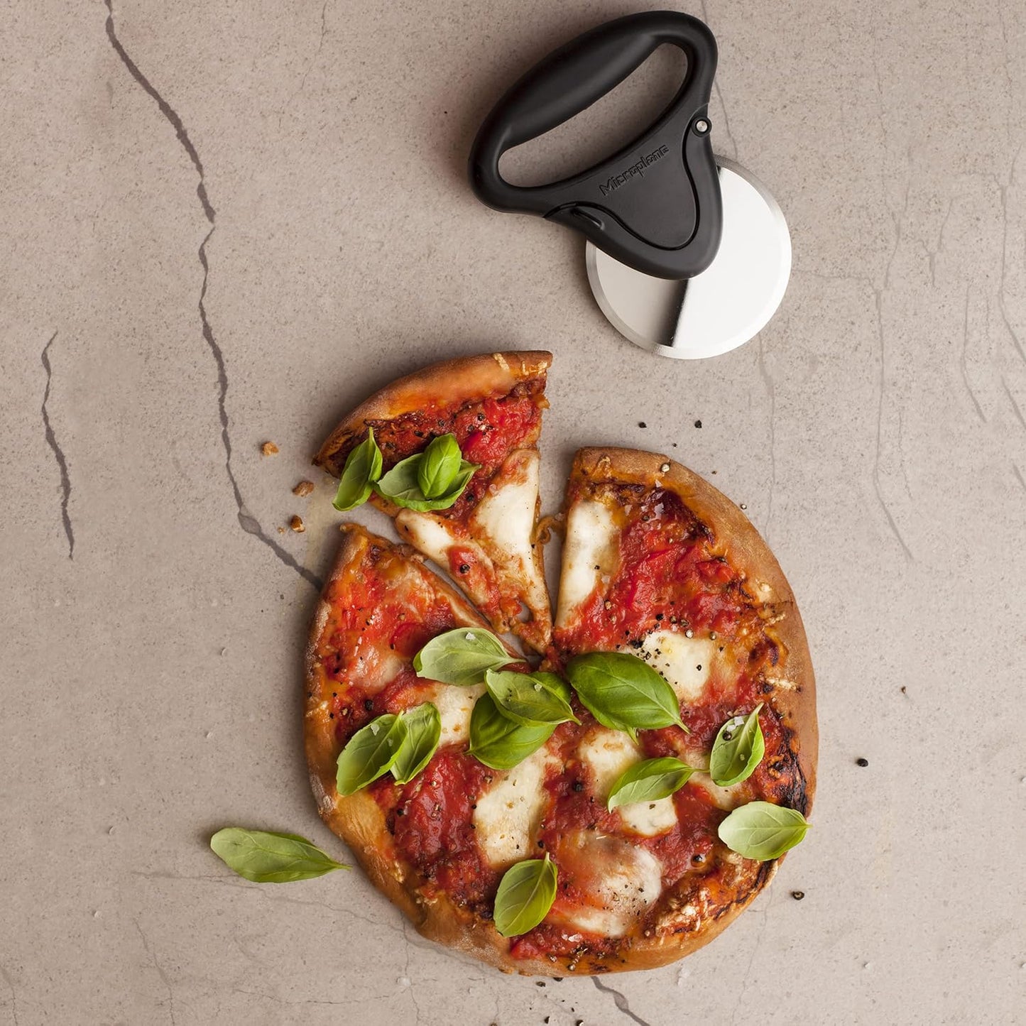 Roulette à Pizza avec Manche Ergonomique - Microplane