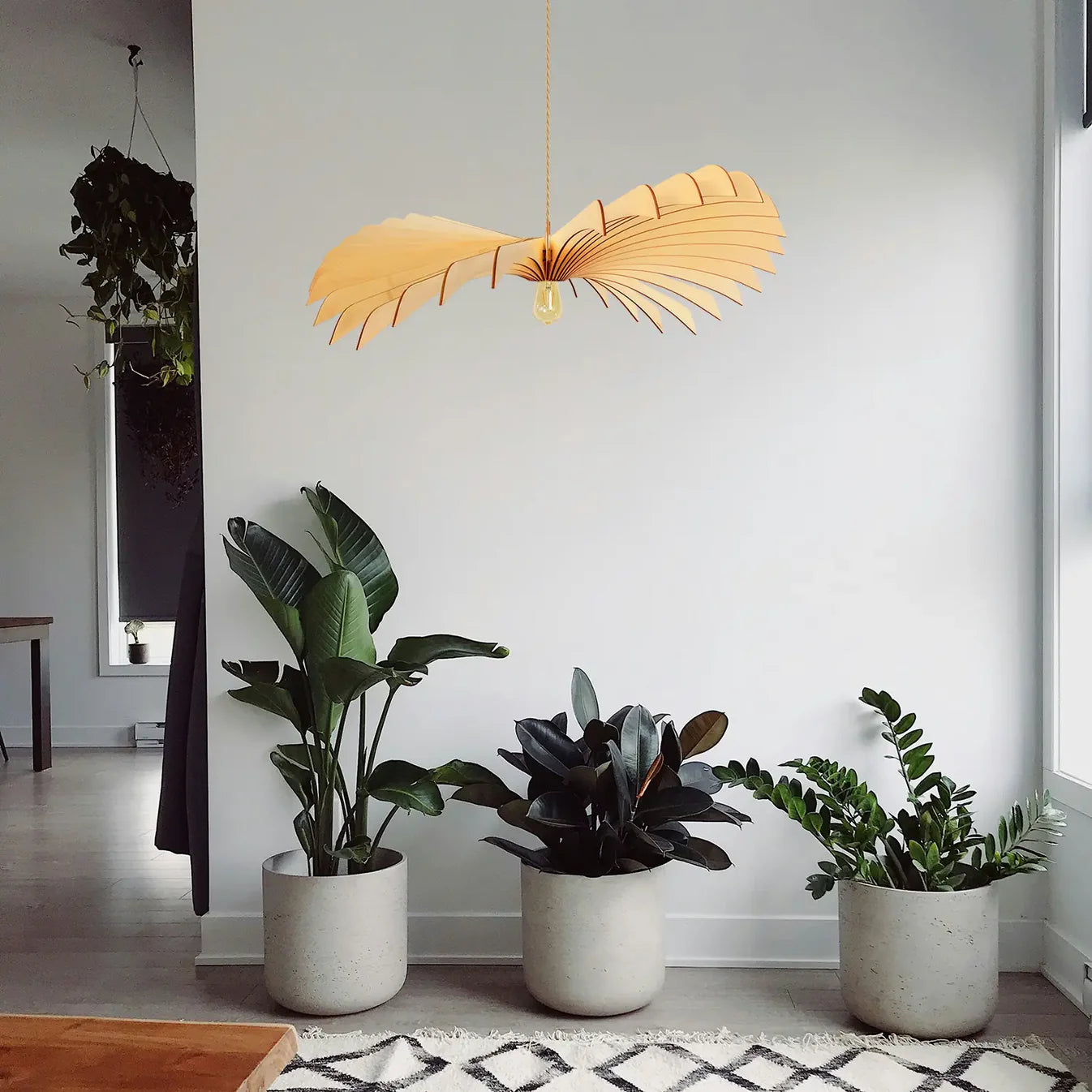 Suspension Aigle en Bois avec Ampoule Câble Ajustable - Atelier Loupiote