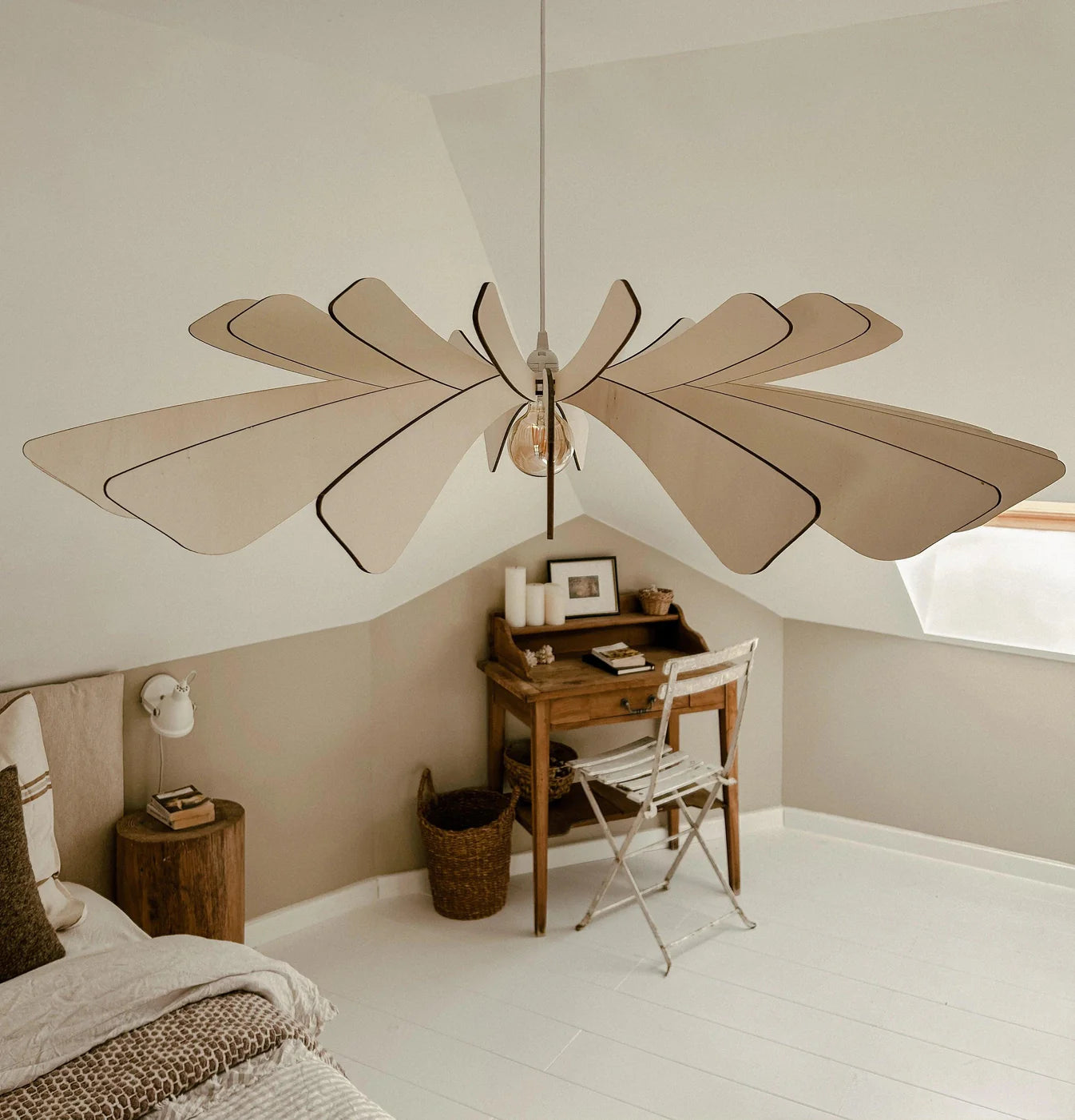 Suspension Aurora en Bois Câble Ajustable avec Ampoule - Atelier Loupiote