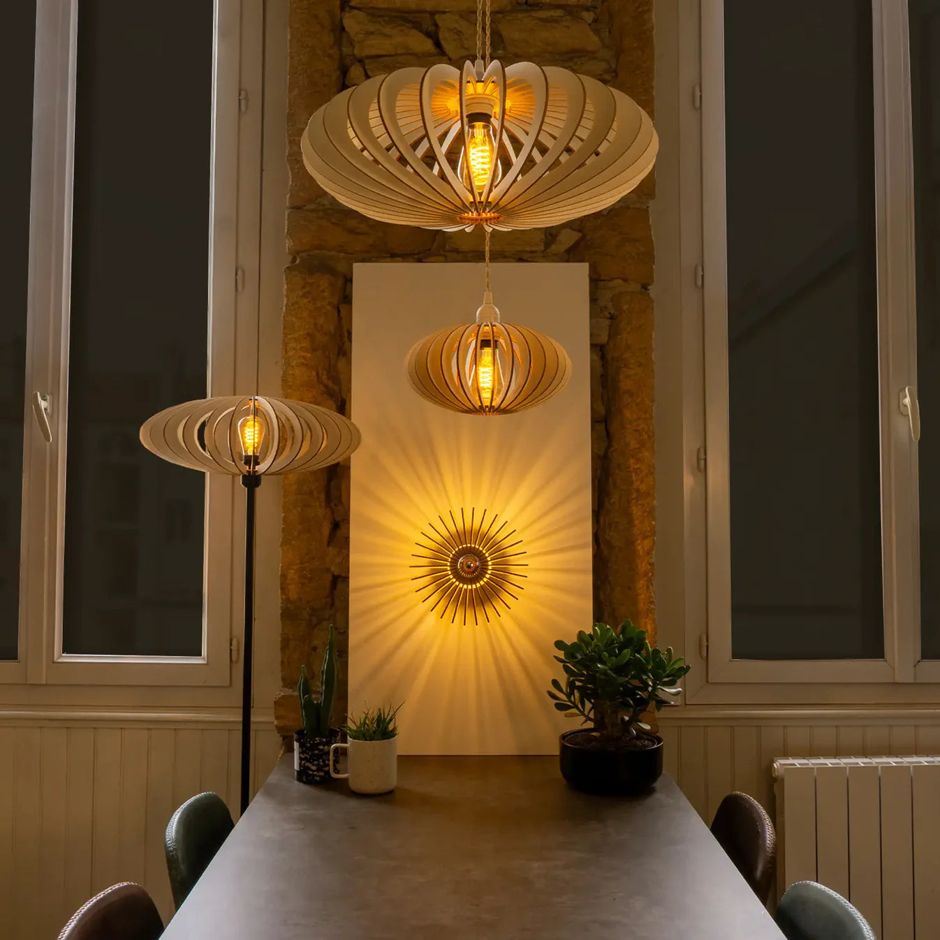 Suspension Neo en Bois Câble Ajustable avec Ampoule - Atelier Loupiote